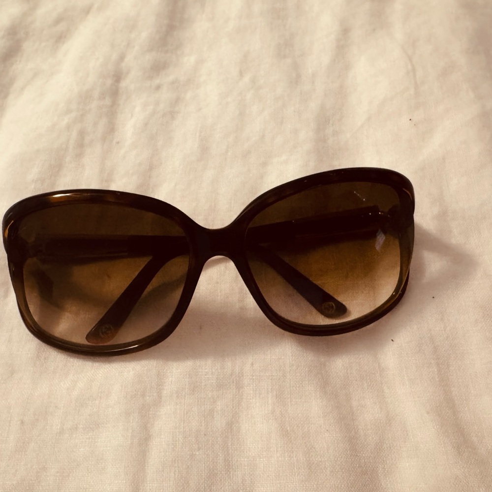 Gucci Brown Oversized Sunglasses with Bamboo Accents - Picture 3 of 3